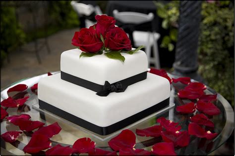 square wedding cakes   special day