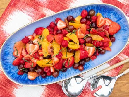 Tossed with a homemade fruit salad dressing, it's a tasty snack or arrange the prepared fruits in a large salad bowl and set aside. Individual Fruit Salad Ideas - But the term fruit salad has long been abused by those who ...