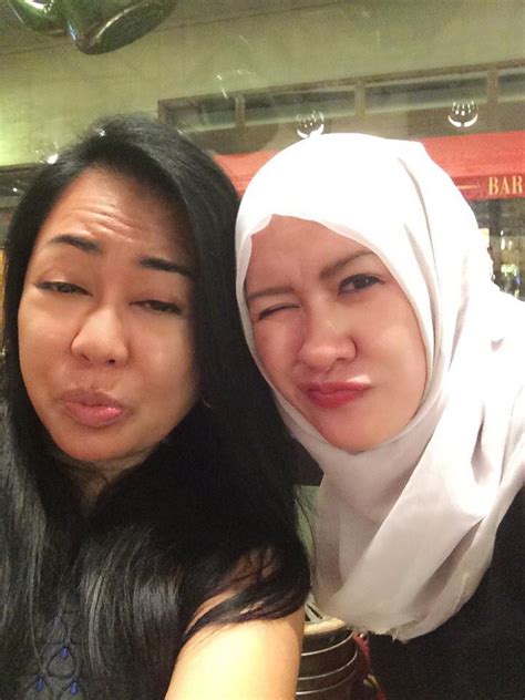 Indonesian Muslim Cleric Condemns Selfies Indonesian Women Are All