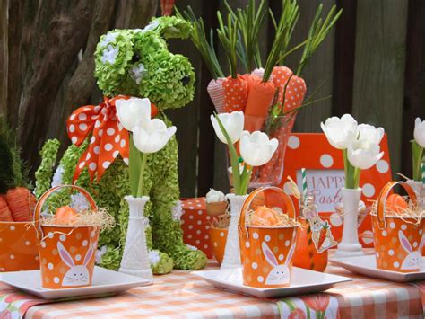 To make sure your guests take your hosting skills very seriously you must have the best table setting! 15 Easter Table Decorations and Settings | HGTV
