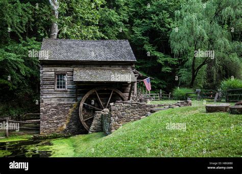 Pennsylvania Log Farmhouse Hi Res Stock Photography And Images Alamy