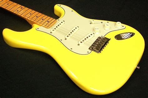 Fender Cs Custom Deluxe Strat Graffiti Yellow Stratocaster Guitar