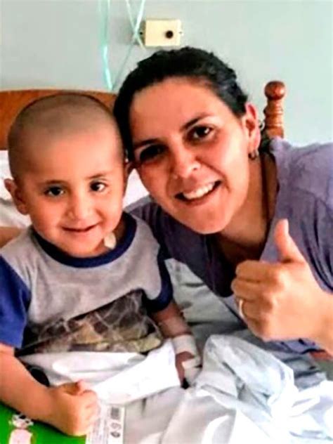 la felicidad de una madre porque su hijo de tres años se curó de cáncer en plena pandemia