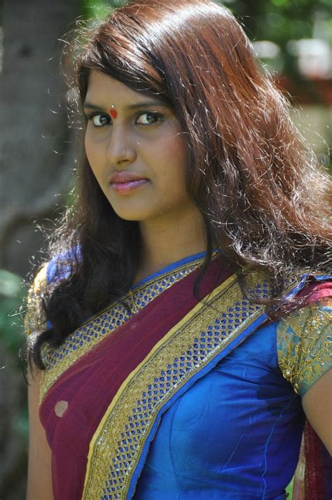 Tulasi Photos In Half Saree At Devudu Deyyam Manishi Telugu Movie Opening