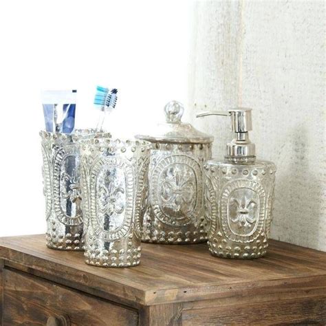 Ihr badezimmer ist romantisch und verspielt? Stilvolle Badezimmer Accessoires Holz Badezimmer Ideen ...