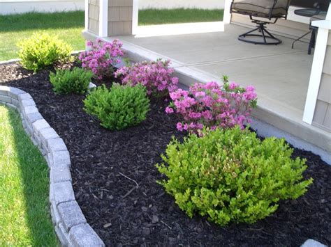 For the rest of the site, the grass bed is more than enough to make a curb appeal. Front Yard Diy Landscape Design Beginners