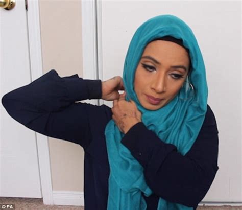 Muslim Blogger Saman Munir Becomes Online Hit For Videos Showing How To