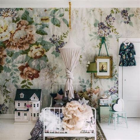 30 Stylish Ways To Use Floral Wallpaper In Your Home Vintage Girls