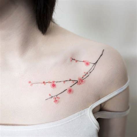 Descarga esta foto premium de luna rosada y descubre más de 8 millones de fotos de stock en freepik. 20+ Tatuaje de flores minimalista que te encantarán