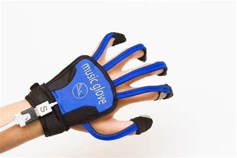 This Videogame Glove Helps Stroke Victims Rehabilitate Their Hands