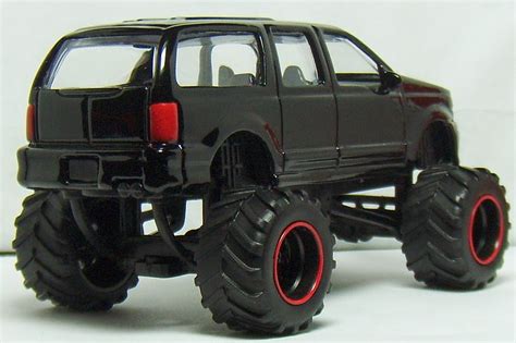 Two Lane Desktop Jada Toys 2003 Ford Excursion And 2008 Ford F350