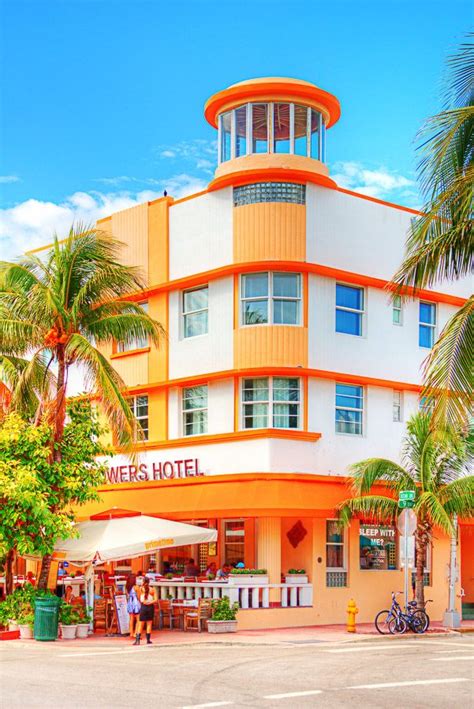 Daily Photo Ocean Drive Miami Waldorf Towers Hotel Beach Art Deco Miami Art Deco Art