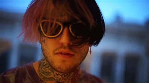 The Black Sunglasses Worn By Lil Peep In Her Video Clip 16 Lines Spotern