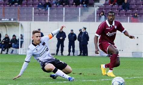 Sezon başında paok'tan kazandığının 4 katı bir teklif aldığını belirten dimitrios pelkas, buna rağmen yunan ekibinde mutlu olduğunu söyleyerek, takımdan ayrılmak istemediğini söylemişti. ΠΑΟΚ: Στο… περίμενε ο Πέλκας, περιμένει εξωτερικό ο Πολ ...