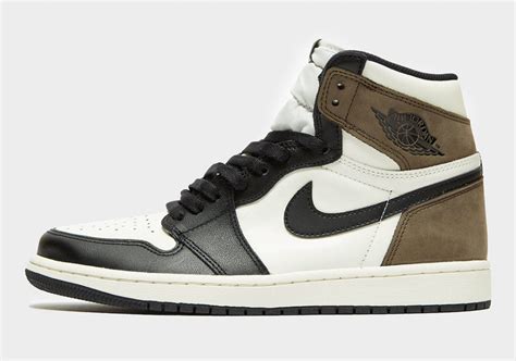 With an expected winter release, look for jordan brand to release the official photos and release date soon. Air Jordan 1 High OG "Dark Mocha" 555088-105 - Sneakers Shop