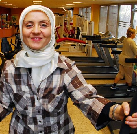 Muslimische Emanzipation: Frauen-Fitness mit Kopftuch - aber ohne ...