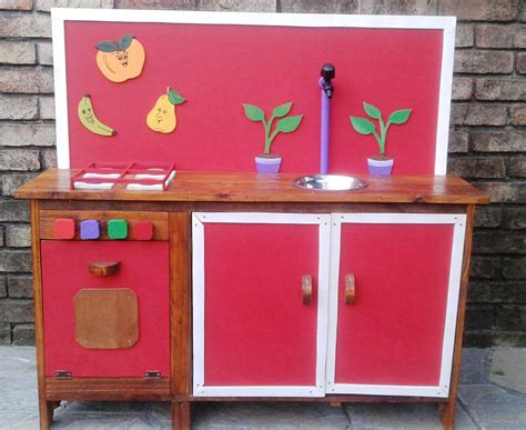 Las cocinas de madera han sido durante mucho tiempo la opción para las familias que desean un estas maderas claras ayudan a dar sensación de espacio en las cocinas pequeñas. Cocina Infantil Madera - $ 5.400,00 en Mercado Libre
