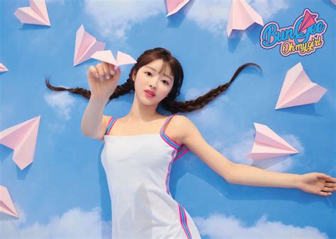 Download Oh My Girl Yooa In Bungee Wallpaper Wallpapers Com