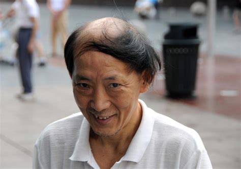 That allows them to switch haircuts very easily and experiment a lot more with styles. ハゲを恥じることはない! ライフスタイルとしてのハゲ？ - VICE