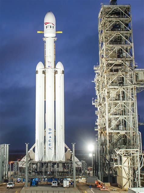 Underproductz Foguete Spacex Falcon Heavy LanÇado No EspaÇo Falcon