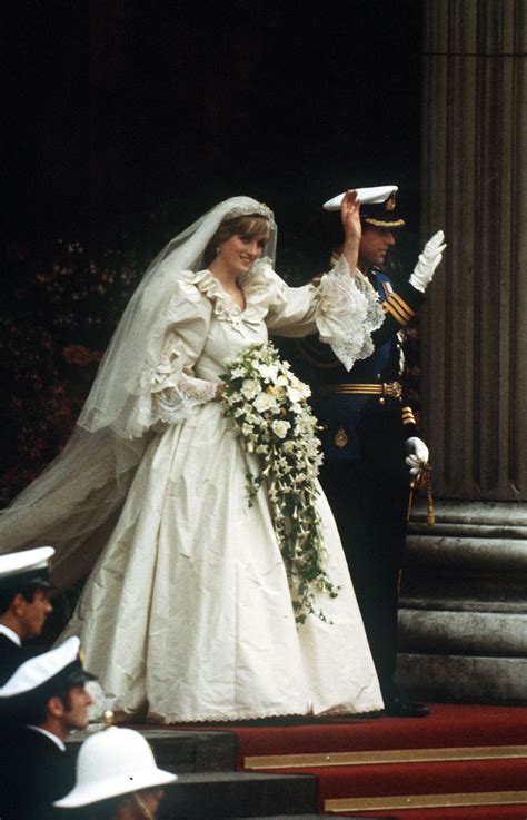 Ich habe eine liste mit den 12 berühmtesten brautkleidern aller zeiten zusammengestellt! Promi-Brautkleider: Das sind die teuersten Roben | BRIGITTE.de