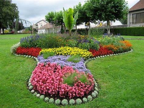Easy and simple landscaping edging ideas for the economic landscaping | Landscape Design
