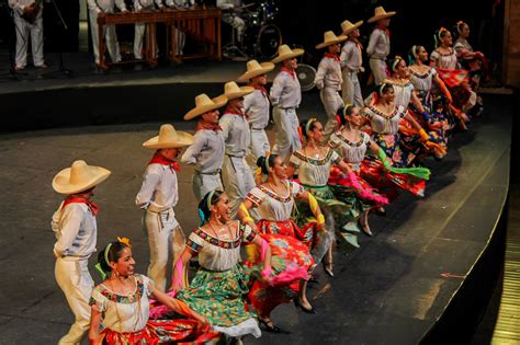 El Ballet Folklórico De La Universidad Veracruzana Revive El Gran