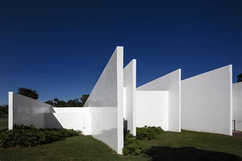 A Poética Da Multidisciplinaridade Conhecendo A Obra De Isay Weinfeld