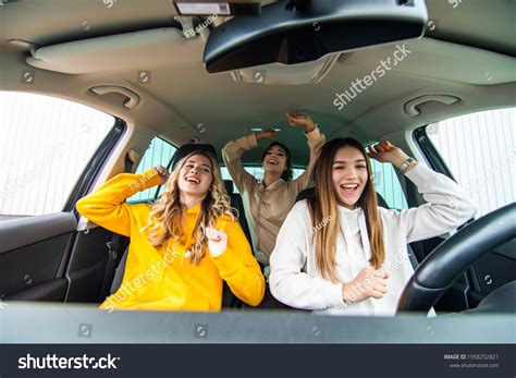 Group Girls Having Fun Car Women Foto De Stock 1958252821 Shutterstock