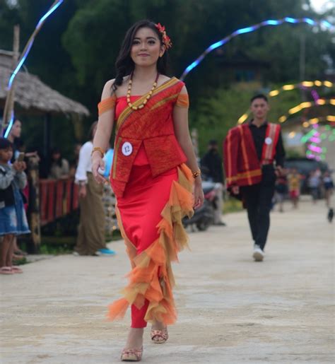 Festival Desa Terang Fashion Show Digelar Di Jalan Umum Tondok Bakaru