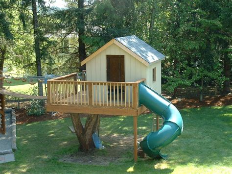 20 treehouses your kids will beg you to build. treehouse ideas | Labels: Tree House Projects | Tree house ...