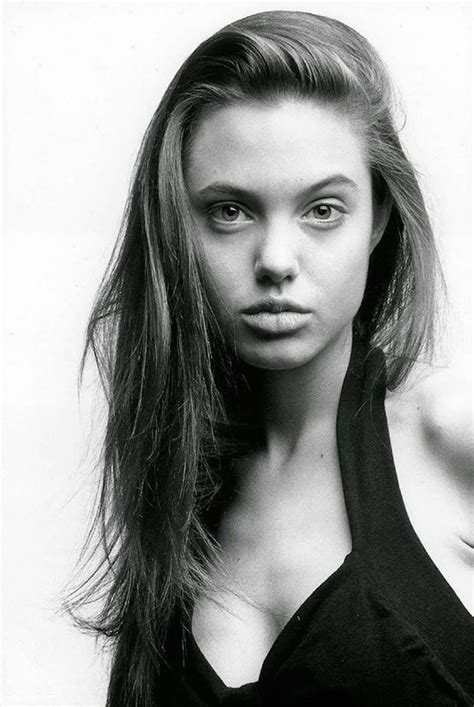 First Photoshoot Of Angelina Jolie When She Was 15 Years Old Fubiz