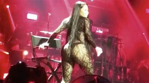 Nicki Minaj Twerks On Stage at Tidal x 1015 Concert The mtv video music awards took an awkward turn tonight when nicki minaj confronted miley cyrus on stage about some recent controversial comments.