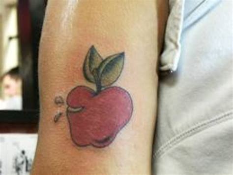 Apple Tattoos And Designs Apple Tattoo Meanings And Ideas Apple Tattoo
