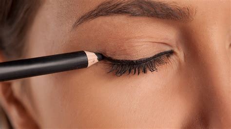 How To Make Your Eyeliner Stay On