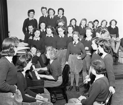 pin by izzy nicolson on digging for victory women s land army ww2 photos land girls