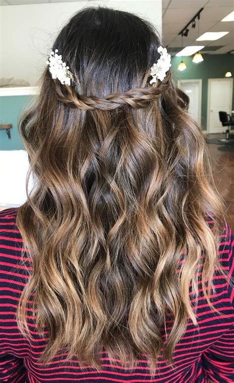 Whether you're looking for cornrow braids, box braid hairstyles, or a braided updo 30 best fun and unique braided hairstyles to wear in 2020. #HairGoals Braided beach waves half up half down wedding ...