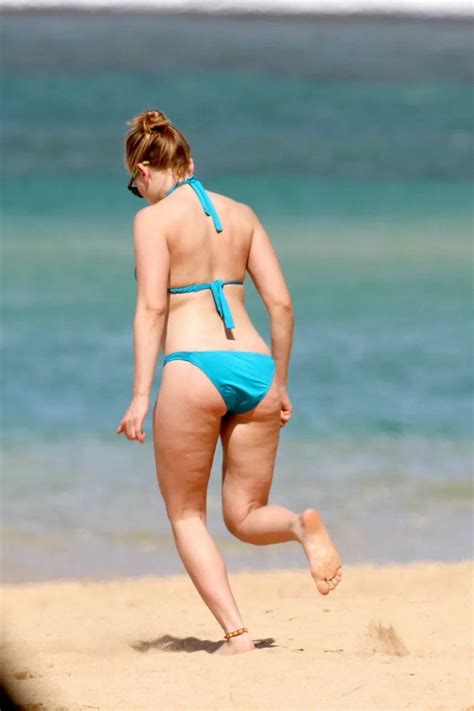 Scarlett Johansson Shows Off Her Fiery Body In A Striking Swimsuit