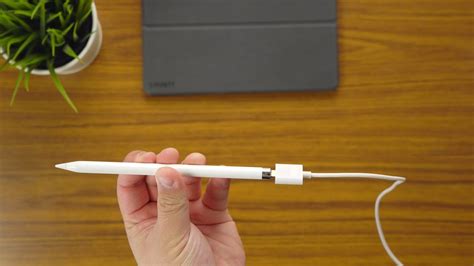 The apple pencil 1 is smooth and round. How to Tell If the Apple Pencil Is Charging - how to tell if