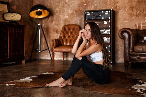 Wallpaper Model Portrait Looking At Viewer On The Floor White Tops Short Tops Barefoot