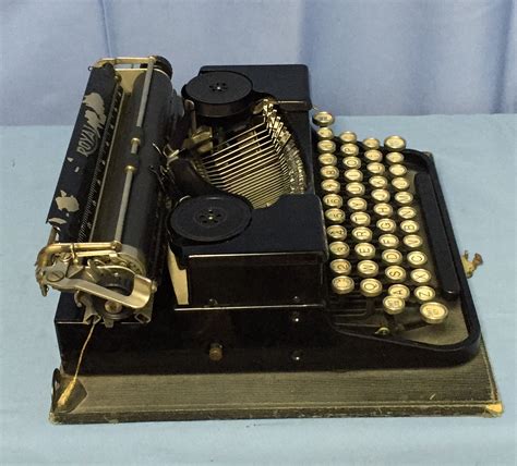 Antique 1920s Royal Portable Typewriter Model P With Original Case