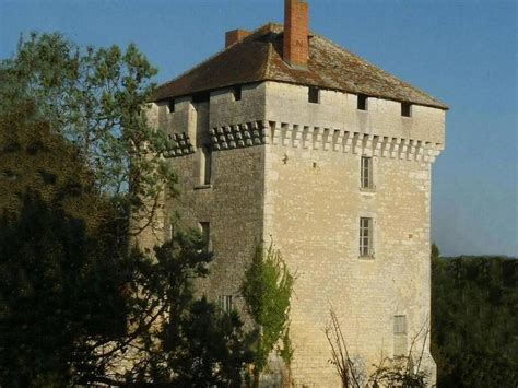 Chateau Des Pins Les Pins Grosse Et Haute Tour Carrée