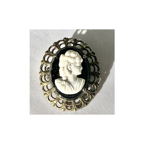 Black And White Cameo Brooch Vintage Brooch Victorian Style Etsy Vintage Brooches Vintage