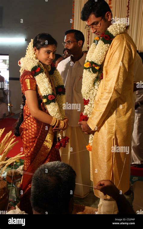 Hindu Indian Wedding Ceremony In Fotos Und Bildmaterial In Hoher Auflösung Alamy