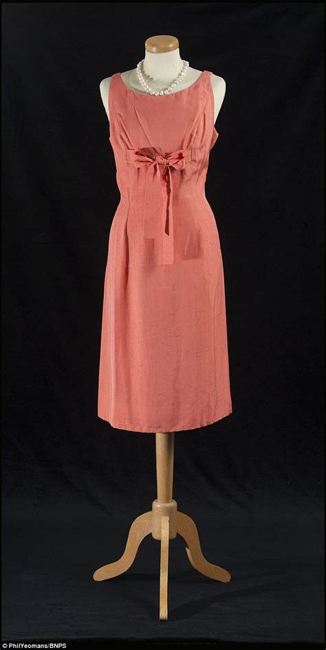 Sophia Lorens Racy Pink Dress From The Millionairess To Be Sold In A £10000 Sale Daily Mail