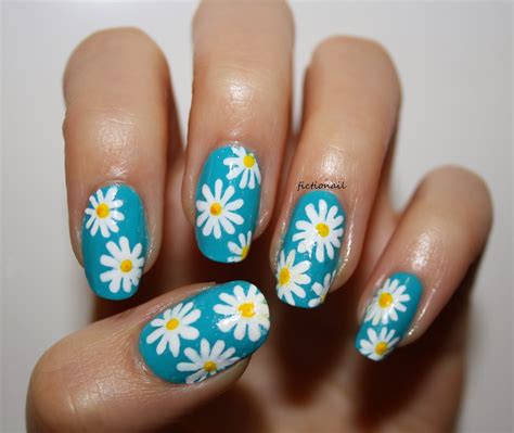 Press the flower to the wet nail polish. Spring Daisy Nails