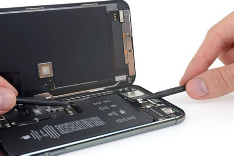 Ifixit is ready to do its official teardown of the iphone 11 pro. 1️⃣ iPhone 11 Pro, iPhone 11 Pro Max Teardown zeigt ...