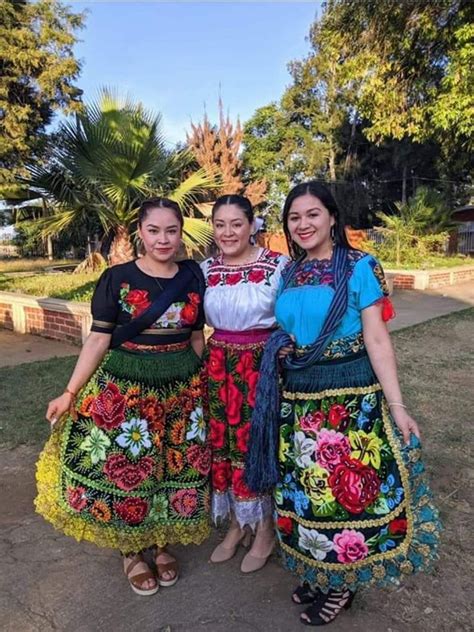 Mexican Traditional Clothing Traditional Outfits Mexico People