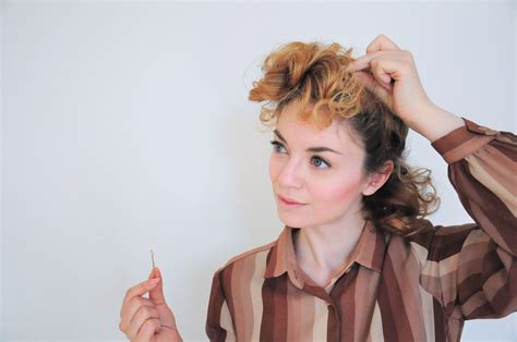 Curly 1940s Hair Easy Photo Tutorial For A Vintage 40s Hairstyle
