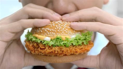 The crunch was so loud, we could hardly hear our own ideas. KFC Cheesy Crunch Burger - YouTube